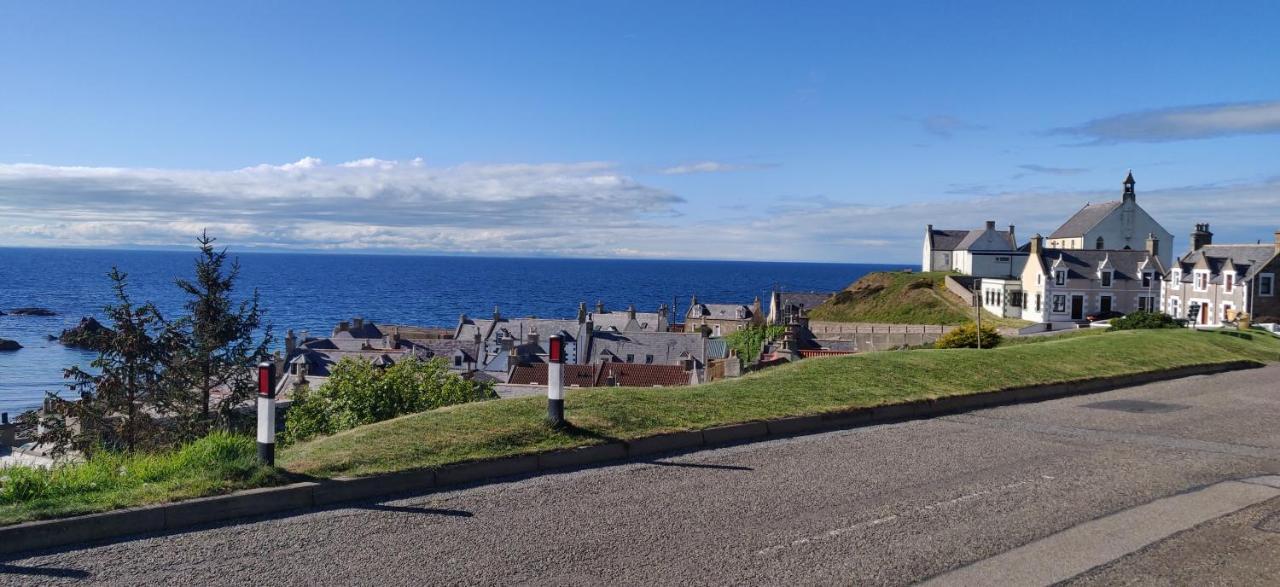 Stunning views, 3-Bed Cottage in Findochty, Moray Exteriör bild