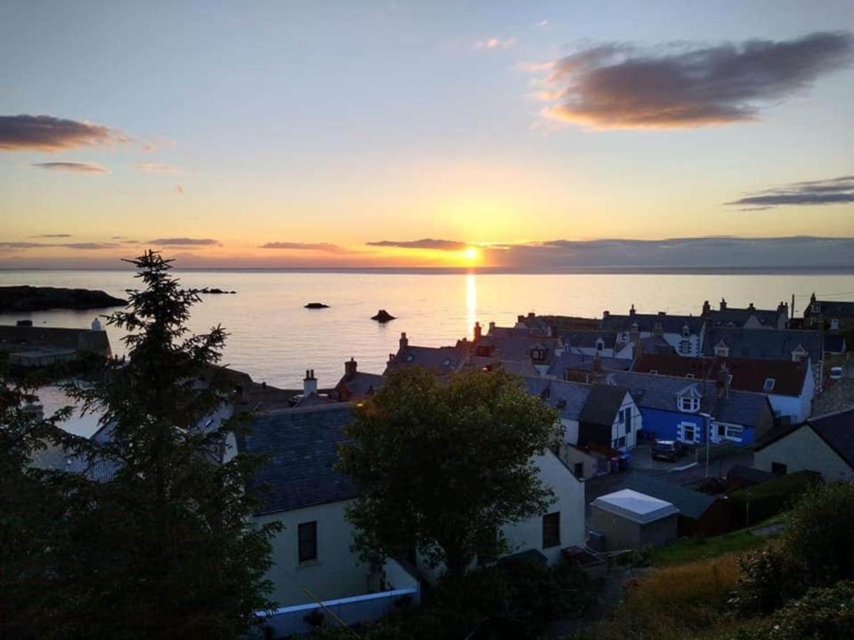 Stunning views, 3-Bed Cottage in Findochty, Moray Exteriör bild